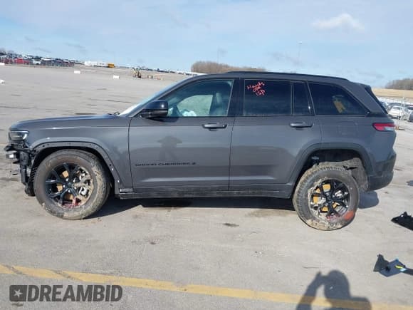 ✅ 2025 Jeep Grand Cherokee Altitude X • VIN: 1C4RJHAGXSC289968 • Лот: 41918797. Опубликован ранее на IAAI с пробегом 672 миль. Бесплатный доступ к архиву аукционных продаж из США и подробный отчёт об истории автомобиля на DreamBid. Изображение 15.