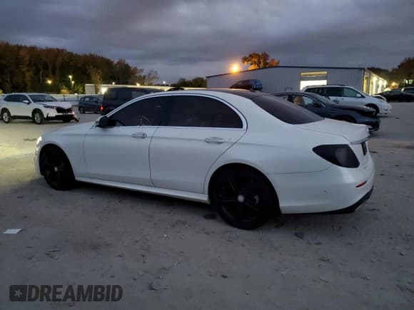 ✅ 2017 Mercedes-Benz E 300 Luxury • VIN: WDDZF4KB6HA152887 • Лот: 91079425. Опубликован ранее на Copart с пробегом Не указан. Бесплатный доступ к архиву аукционных продаж из США и подробный отчёт об истории автомобиля на DreamBid. Изображение 2.