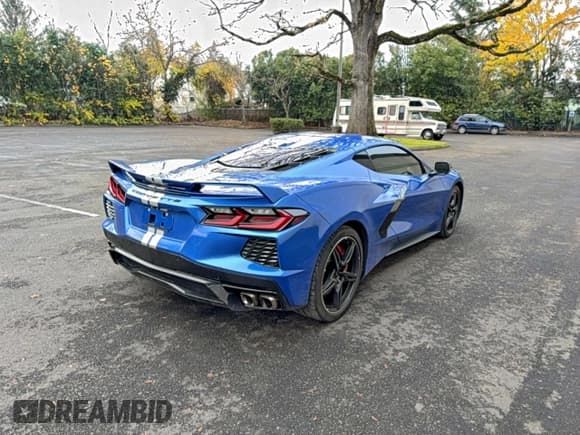 ✅ 2021 Chevrolet Corvette 3LT • VIN: 1G1YC2D4XM5122952 • Lot: 95783895. Wystawiony na Copart z przebiegiem 11 859 mil. Bezpłatny archiwum sprzedaży aukcyjnych z USA i szczegółowy raport historii pojazdu na DreamBid. Zdjęcie 4.