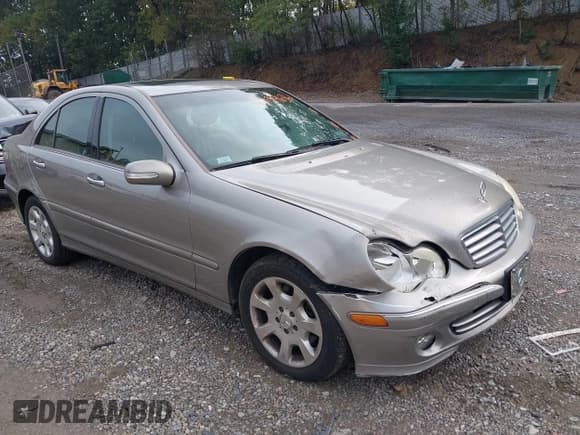 ✅ 2005 Mercedes-Benz C 320 • VIN: WDBRF84J55F585815 • Lot: 43134636. Wystawiony na IAAI z przebiegiem 109 429 mil. Bezpłatny archiwum sprzedaży aukcyjnych z USA i szczegółowy raport historii pojazdu na DreamBid. Zdjęcie 1.