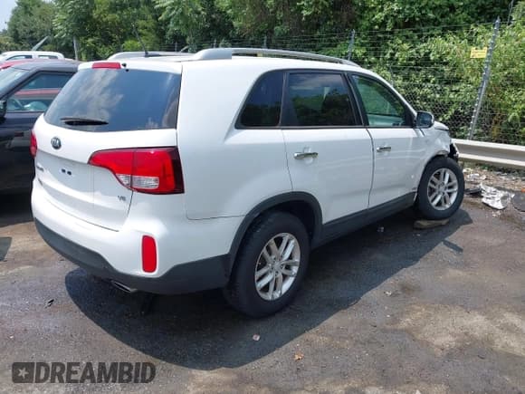 ✅ 2015 Kia Sorento LX • VIN: 5XYKTDA74FG632845 • Lot: 42660399. Listed on IAAI with 93,386 mi. Free auction sales archive from the USA and detailed vehicle history report at DreamBid. Image 4.
