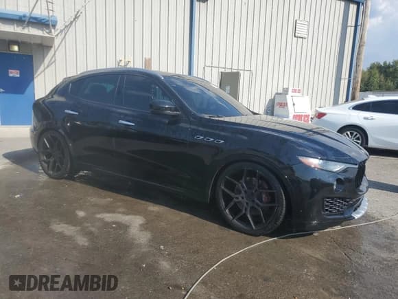 ✅ 2017 Maserati Levante S • VIN: ZN661YUL7HX216066 • Лот: 80092105. Опубликован ранее на Copart с пробегом Не указан. Бесплатный доступ к архиву аукционных продаж из США и подробный отчёт об истории автомобиля на DreamBid. Изображение 4.