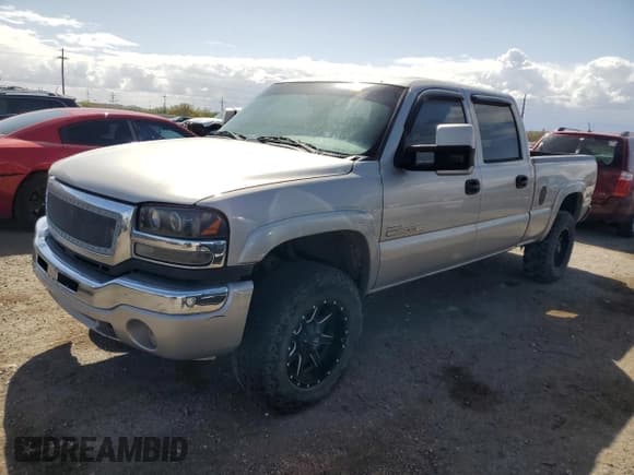 ✅ 2004 GMC Sierra 2500HD • VIN: 1GTHK23174F165138 • Lot: 51802895. Listed on Copart with 179,097 mi. Free auction sales archive from the USA and detailed vehicle history report at DreamBid. Image 1.