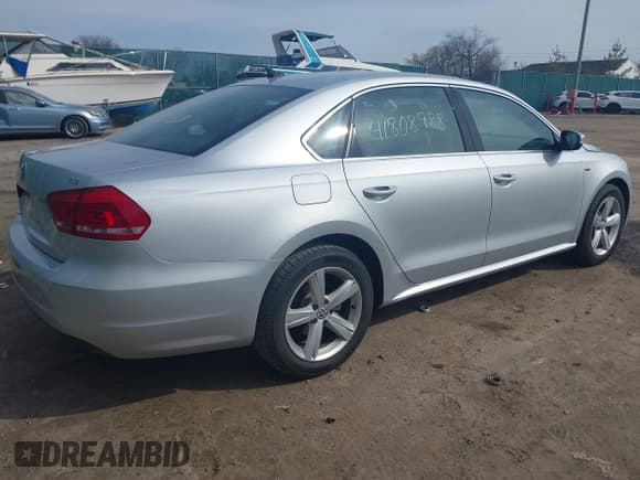 ✅ 2015 Volkswagen Passat S • VIN: 1VWAS7A33FC112747 • Лот: 41808988. Опубликован ранее на IAAI с пробегом 170 381 миль. Бесплатный доступ к архиву аукционных продаж из США и подробный отчёт об истории автомобиля на DreamBid. Изображение 4.