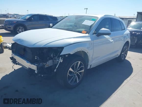 ✅ 2024 Audi Q5 S line Premium Plus • VIN: WA1EAAFY0R2097041 • Lot: 43547960. Wystawiony na IAAI z przebiegiem 7 346 mil. Bezpłatny archiwum sprzedaży aukcyjnych z USA i szczegółowy raport historii pojazdu na DreamBid. Zdjęcie 2.