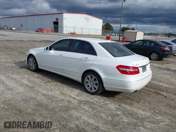 ✅ 2013 Mercedes-Benz E 350 Sport • VIN: WDDHF8JB3DA672088 • Lot: 43581128. Listed on IAAI with 138,824 mi. Free auction sales archive from the USA and detailed vehicle history report at DreamBid. Image 3.