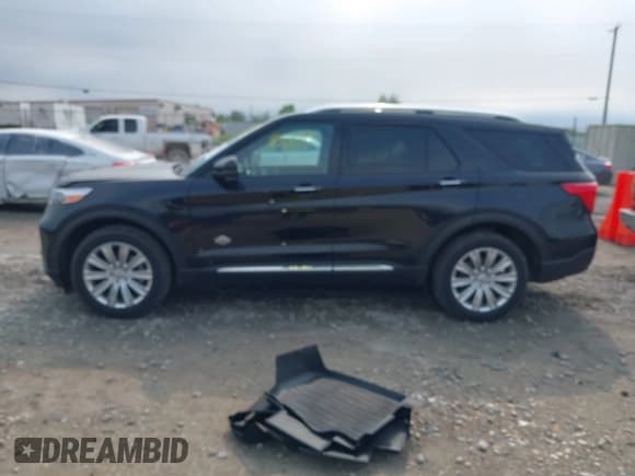 ✅ 2023 Ford Explorer King Ranch • VIN: 1FM5K8LC3PGA97812 • Lot: 42495831. Wystawiony na IAAI z przebiegiem 22 028 mil. Bezpłatny archiwum sprzedaży aukcyjnych z USA i szczegółowy raport historii pojazdu na DreamBid. Zdjęcie 14.