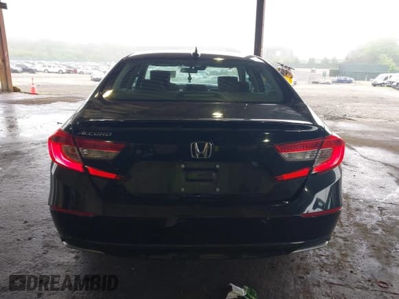 ✅ 2018 Honda Accord LX • VIN: 1HGCV1F10JA263381 • Лот: 42477778. Опубликован ранее на IAAI с пробегом 1 575 миль. Бесплатный доступ к архиву аукционных продаж из США и подробный отчёт об истории автомобиля на DreamBid. Изображение 16.