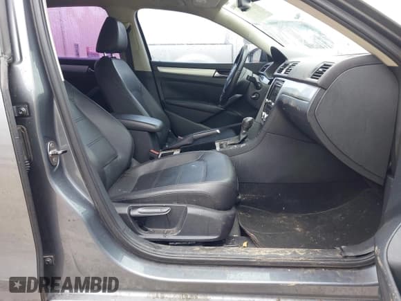 ✅ 2012 Volkswagen Passat SE • VIN: 1VWBN7A32CC090053 • Lot: 41478451. Listed on IAAI with 123,679 mi. Free auction sales archive from the USA and detailed vehicle history report at DreamBid. Image 5.