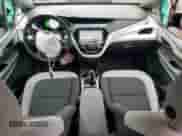 2019 Chevrolet Bolt EV LT z VIN 1G1FY6S09K4137560, wystawiony jako Copart lot #48683244 z przebiegiem 27 289 mil mil oraz . Historia ofert i sprzedaży dostępna na DreamBid. Obrazek 8.