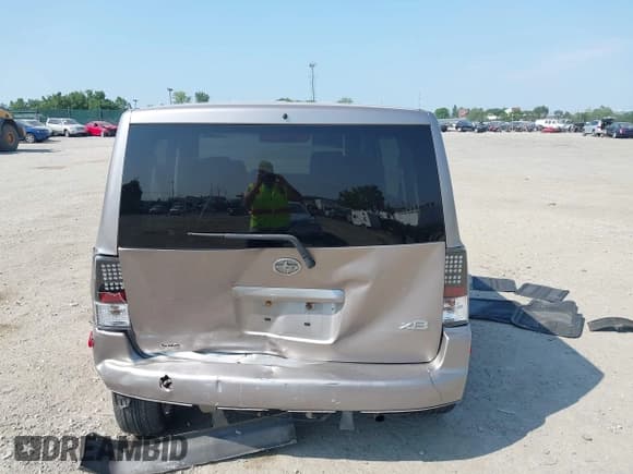 ✅ 2004 Scion xB • VIN: JTLKT324440161690 • Lot: 42835793. Wystawiony na IAAI z przebiegiem 210 308 mil. Bezpłatny archiwum sprzedaży aukcyjnych z USA i szczegółowy raport historii pojazdu na DreamBid. Zdjęcie 16.