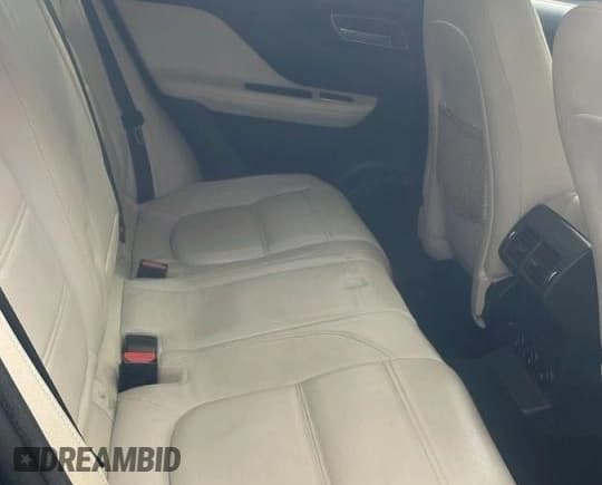 ✅ 2019 Jaguar F-Pace 25t Prestige • VIN: SADCK2GX0KA390167 • Lot: 89930275. Wystawiony na Copart z przebiegiem 105 750 mil. Bezpłatny archiwum sprzedaży aukcyjnych z USA i szczegółowy raport historii pojazdu na DreamBid. Zdjęcie 6.