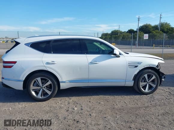 ✅ 2023 Genesis GV80 • VIN: KMUHCESCXPU106714 • Lot: 41899438. Wystawiony na IAAI z przebiegiem 35 750 mil. Bezpłatny archiwum sprzedaży aukcyjnych z USA i szczegółowy raport historii pojazdu na DreamBid. Zdjęcie 13.