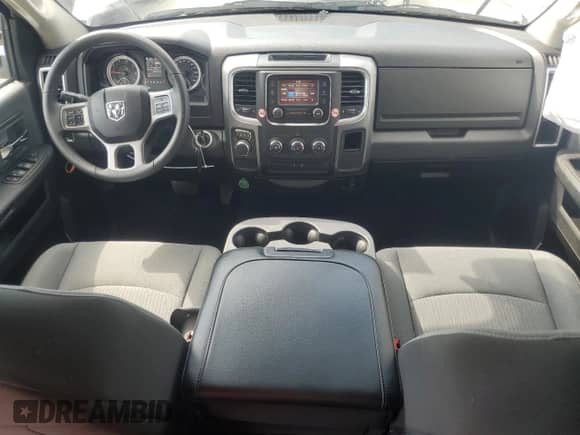 2024 Ram 1500 SLT z VIN 1C6RR6GG4RS135963, wystawiony jako Copart lot #57487425 z przebiegiem 35 012 mil mil oraz Nie do naprawy • Non repairable. Historia ofert i sprzedaży dostępna na DreamBid. Obrazek 8.