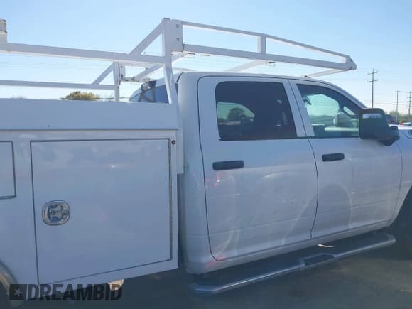 ✅ 2024 Ram 2500 Tradesman • VIN: 3C6UR4HJ5RG230712 • Lot: 43796460. Wystawiony na IAAI z przebiegiem 20 270 mil. Bezpłatny archiwum sprzedaży aukcyjnych z USA i szczegółowy raport historii pojazdu na DreamBid. Zdjęcie 13.