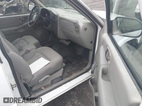 ✅ 2003 Chevrolet S-10 Work Truck • VIN: 1GCCS14X238218144 • Лот: 41505247. Опубликован ранее на IAAI с пробегом 74 431 миль. Бесплатный доступ к архиву аукционных продаж из США и подробный отчёт об истории автомобиля на DreamBid. Изображение 5.