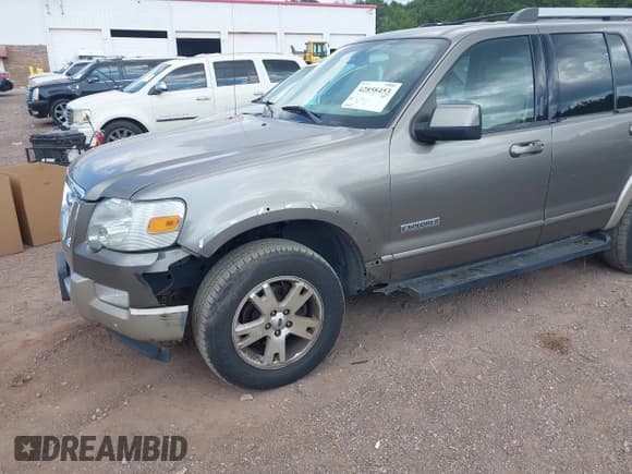 ✅ 2006 Ford Explorer Eddie Bauer • VIN: 1FMEU64E86UB61129 • Lot: 42858453. Wystawiony na IAAI z przebiegiem Nie podano. Bezpłatny archiwum sprzedaży aukcyjnych z USA i szczegółowy raport historii pojazdu na DreamBid. Zdjęcie 6.
