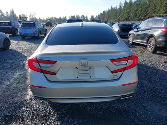 ✅ 2018 Honda Accord Touring • VIN: 1HGCV2F91JA046823 • Lot: 43656975. Wystawiony na IAAI z przebiegiem 95 653 mil. Bezpłatny archiwum sprzedaży aukcyjnych z USA i szczegółowy raport historii pojazdu na DreamBid. Zdjęcie 16.