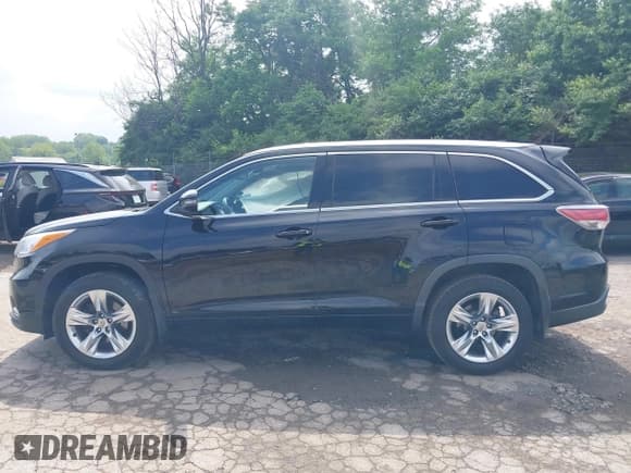 ✅ 2015 Toyota Highlander Limited • VIN: 5TDDKRFH3FS081529 • Lot: 42355446. Wystawiony na IAAI z przebiegiem 114 890 mil. Bezpłatny archiwum sprzedaży aukcyjnych z USA i szczegółowy raport historii pojazdu na DreamBid. Zdjęcie 14.
