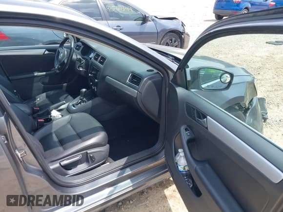 ✅ 2013 Volkswagen Jetta SE • VIN: 3VWDP7AJ4DM270751 • Lot: 42566671. Wystawiony na IAAI z przebiegiem 160 458 mil. Bezpłatny archiwum sprzedaży aukcyjnych z USA i szczegółowy raport historii pojazdu na DreamBid. Zdjęcie 5.