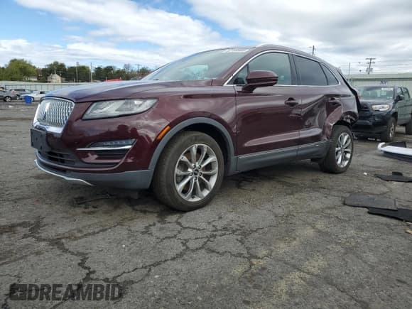 ✅ 2019 Lincoln MKC Select • VIN: 5LMCJ2D92KUL06278 • Lot: 82199585. Wystawiony na Copart z przebiegiem 62 297 mil. Bezpłatny archiwum sprzedaży aukcyjnych z USA i szczegółowy raport historii pojazdu na DreamBid. Zdjęcie 1.