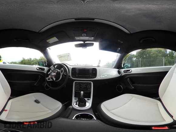 ✅ 2018 Volkswagen Beetle SE • VIN: 3VWJD7AT5JM726605 • Lot: 42723584. Listed on IAAI with 2,871 mi. Free auction sales archive from the USA and detailed vehicle history report at DreamBid. Image 20.