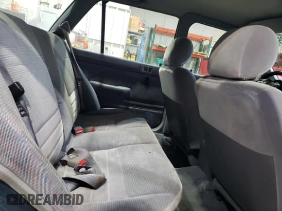 ✅ 1996 Ford Escort LX • VIN: 1FASP15J4TW123111 • Лот: 60545435. Опубликован ранее на Copart с пробегом 197 297 миль. Бесплатный доступ к архиву аукционных продаж из США и подробный отчёт об истории автомобиля на DreamBid. Изображение 11.