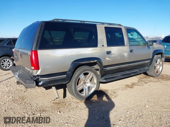 ✅ 1999 Chevrolet Suburban • VIN: 1GNFK16R0XJ364835 • Лот: 43682825. Опубликован ранее на IAAI с пробегом 191 846 миль. Бесплатный доступ к архиву аукционных продаж из США и подробный отчёт об истории автомобиля на DreamBid. Изображение 4.