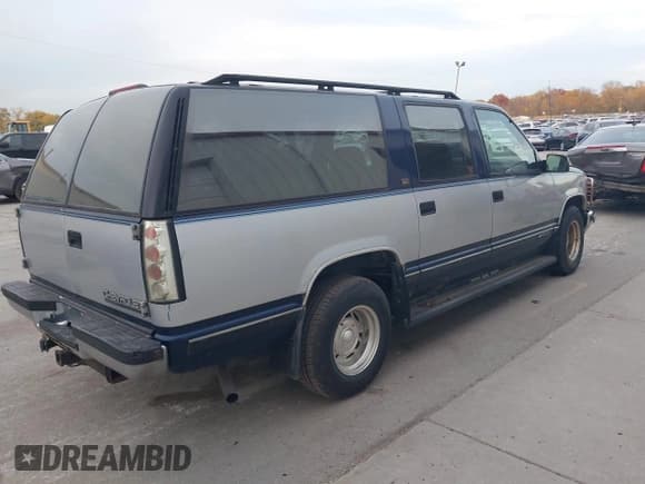 ✅ 1994 Chevrolet Suburban • VIN: 1GNEC16K5RJ305763 • Lot: 43618114. Listed on IAAI with 317,235 mi. Free auction sales archive from the USA and detailed vehicle history report at DreamBid. Image 4.