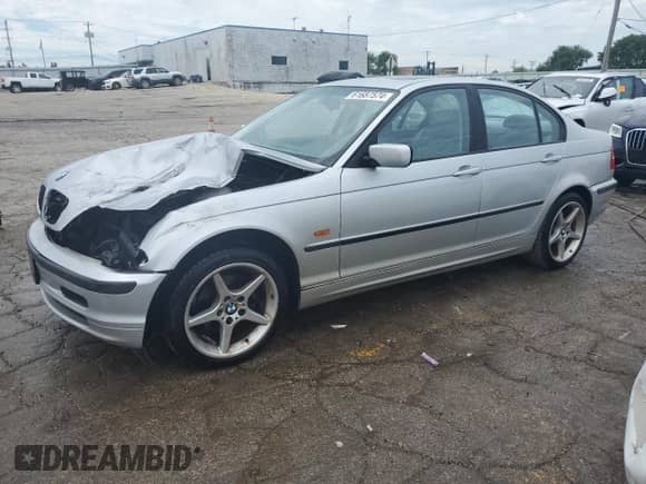 2000 BMW 3 Series 323i with VIN WBAAM3335YCA86464, listed as a Copart auction lot 61687574 with 151,447 mi miles and Salvage title. Bid and sale history available at DreamBid. Image 1.
