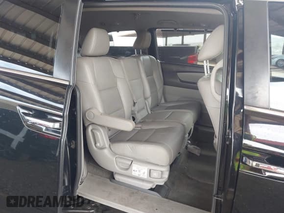 ✅ 2017 Honda Odyssey EX-L • VIN: 5FNRL5H61HB025183 • Lot: 42386771. Listed on IAAI with 92,645 mi. Free auction sales archive from the USA and detailed vehicle history report at DreamBid. Image 8.