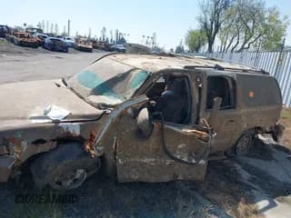 ✅ 2003 Chevrolet Suburban LT • VIN: 3GNEC16Z23G120835 • Лот: 41885363. Опубликован ранее на IAAI с пробегом Не указан. Бесплатный доступ к архиву аукционных продаж из США и подробный отчёт об истории автомобиля на DreamBid. Изображение 6.