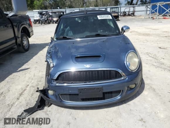 ✅ 2010 MINI Convertible S • VIN: WMWMS3C55ATY09138 • Лот: 49045585. Опубликован ранее на Copart с пробегом 74 728 миль. Бесплатный доступ к архиву аукционных продаж из США и подробный отчёт об истории автомобиля на DreamBid. Изображение 5.