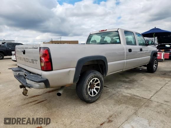 ✅ 2006 Chevrolet Silverado 2500HD Work Truck • VIN: 1GCHC23U66F225095 • Лот: 81761925. Опубликован ранее на Copart с пробегом 355 706 миль. Бесплатный доступ к архиву аукционных продаж из США и подробный отчёт об истории автомобиля на DreamBid. Изображение 3.