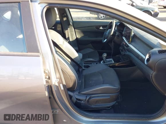 ✅ 2024 Kia Forte GT-Line • VIN: 3KPF54AD7RE736815 • Lot: 40366272. Listed on IAAI with 15,586 mi. Free auction sales archive from the USA and detailed vehicle history report at DreamBid. Image 5.