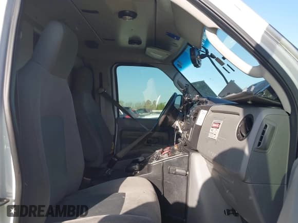 ✅ 2014 Ford Econoline Cargo Commercial • VIN: 1FDSS3ELXEDB15093 • Лот: 41853133. Опубликован ранее на IAAI с пробегом 315 724 миль. Бесплатный доступ к архиву аукционных продаж из США и подробный отчёт об истории автомобиля на DreamBid. Изображение 5.