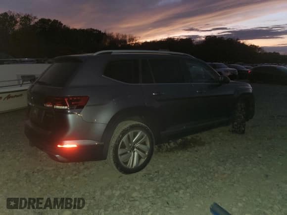 ✅ 2021 Volkswagen Atlas SEL • VIN: 1V2BR2CA9MC549827 • Lot: 91115175. Listed on Copart with 94,509 mi. Free auction sales archive from the USA and detailed vehicle history report at DreamBid. Image 3.