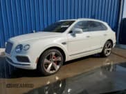 ✅ 2017 Bentley Bentayga W12 • VIN: SJAAC2ZV6HC015698 • Lot: 44499271. Wystawiony na Copart z przebiegiem 35 124 mil. Bezpłatny archiwum sprzedaży aukcyjnych z USA i szczegółowy raport historii pojazdu na DreamBid. Zdjęcie 1.