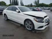 ✅ 2018 Mercedes-Benz C 300 • VIN: 55SWF4KB0JU241962 • Lot: 81003185. Wystawiony na Copart z przebiegiem 61 708 mil. Bezpłatny archiwum sprzedaży aukcyjnych z USA i szczegółowy raport historii pojazdu na DreamBid. Zdjęcie 4.