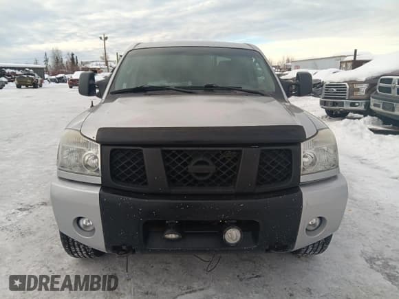 ✅ 2005 Nissan Titan SE • VIN: 1N6BA07B15N535701 • Lot: 46502565. Wystawiony na Copart z przebiegiem 180 923 mil. Bezpłatny archiwum sprzedaży aukcyjnych z USA i szczegółowy raport historii pojazdu na DreamBid. Zdjęcie 5.