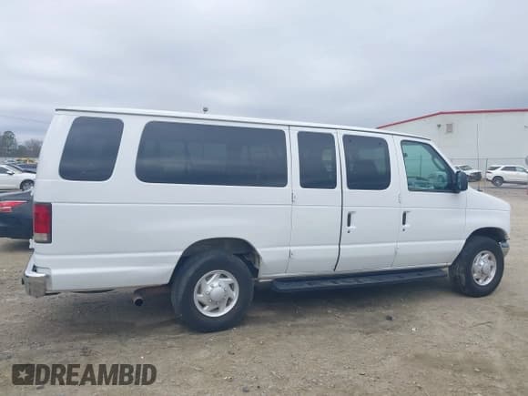 ✅ 2007 Ford Econoline Passenger XL • VIN: 1FBSS31L57DA97586 • Lot: 41716412. Wystawiony na IAAI z przebiegiem 206 233 mil. Bezpłatny archiwum sprzedaży aukcyjnych z USA i szczegółowy raport historii pojazdu na DreamBid. Zdjęcie 13.
