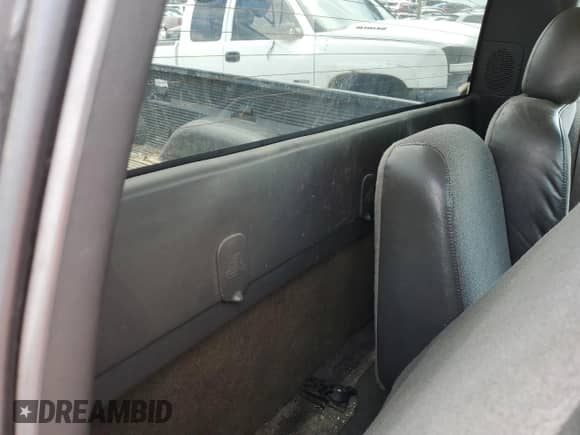 2005 Chevrolet Silverado 1500 Work Truck с VIN 1GCEC14X15Z151524, выставлен на аукционе Copart как лот 56392405 с пробегом 236 641 миль миль и Списание • Salvage title. История ставок и продаж доступна на DreamBid. Изображение 10.