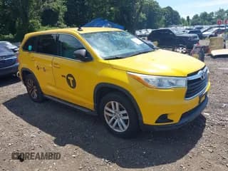✅ 2014 Toyota Highlander LE • VIN: 5TDZARFH0ES007427 • Lot: 43028635. Wystawiony na IAAI z przebiegiem 377 615 mil. Bezpłatny archiwum sprzedaży aukcyjnych z USA i szczegółowy raport historii pojazdu na DreamBid. Zdjęcie 1.
