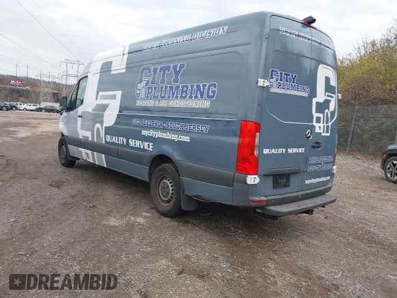✅ 2021 Mercedes-Benz Sprinter Cargo • VIN: W1Y4ECHYXMT056977 • Lot: 43705591. Listed on IAAI with 123,529 mi. Free auction sales archive from the USA and detailed vehicle history report at DreamBid. Image 3.