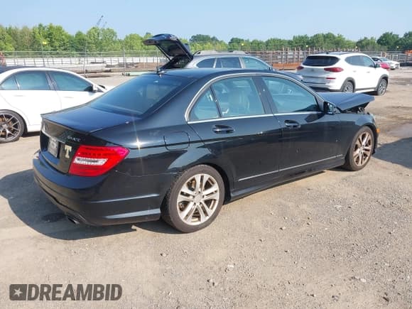 ✅ 2012 Mercedes-Benz C 300 Sport • VIN: WDDGF8BB3CR202198 • Lot: 42403379. Listed on IAAI with 137,621 mi. Free auction sales archive from the USA and detailed vehicle history report at DreamBid. Image 4.
