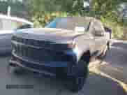 2021 Chevrolet Silverado 1500 Custom Trail Boss z VIN 1GCPYCEF4MZ263535, wystawiony jako IAAI lot #43104326 z przebiegiem 65 435 mil mil oraz . Historia ofert i sprzedaży dostępna na DreamBid. Obrazek 17.