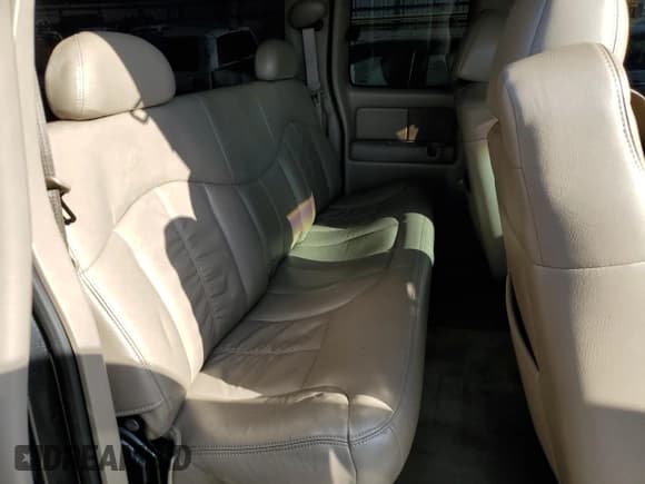 ✅ 2002 Chevrolet Silverado 2500HD LS • VIN: 1GCHC29122E276638 • Lot: 79489483. Wystawiony na Copart z przebiegiem 127 992 mil. Bezpłatny archiwum sprzedaży aukcyjnych z USA i szczegółowy raport historii pojazdu na DreamBid. Zdjęcie 10.