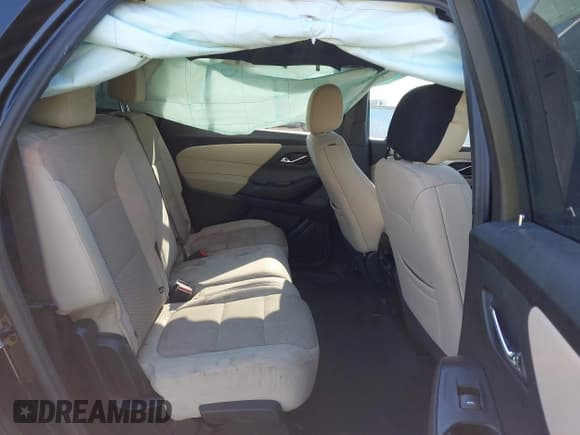 ✅ 2023 Chevrolet Traverse LS • VIN: 1GNERFKW5PJ321043 • Lot: 43370186. Wystawiony na IAAI z przebiegiem 32 386 mil. Bezpłatny archiwum sprzedaży aukcyjnych z USA i szczegółowy raport historii pojazdu na DreamBid. Zdjęcie 8.