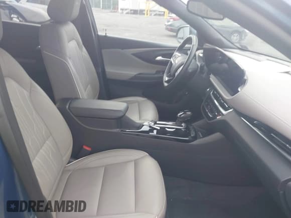 ✅ 2024 Buick Envista Avenir • VIN: KL47LCE27RB152628 • Lot: 42584358. Listed on IAAI with 8,556 mi. Free auction sales archive from the USA and detailed vehicle history report at DreamBid. Image 5.