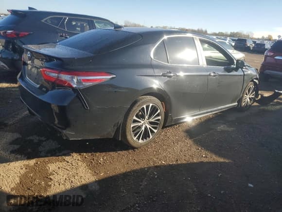 ✅ 2020 Toyota Camry SE • VIN: 4T1G11AK3LU386407 • Лот: 91692155. Опубликован ранее на Copart с пробегом 125 776 миль. Бесплатный доступ к архиву аукционных продаж из США и подробный отчёт об истории автомобиля на DreamBid. Изображение 3.